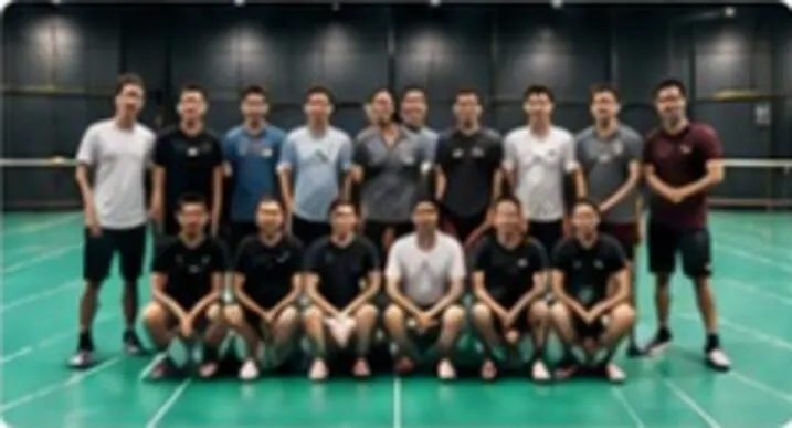 The Smash Vibes group photographed together on court after a session
